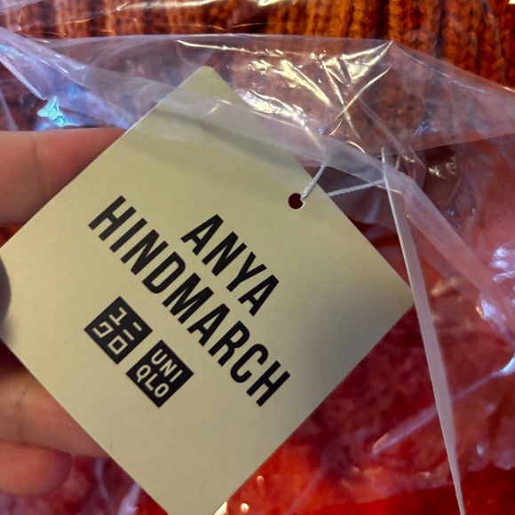 Anya Hindmarch Uniqlo collab orange touch of wool heattech knitted stole NWT - Picture 5 of 8